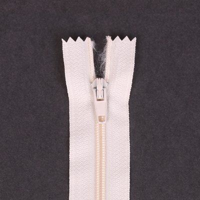 Spiral zipper in cream color 18cm I-3C0-18-103